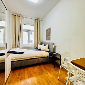 Budget Kamer met een King Size Bed